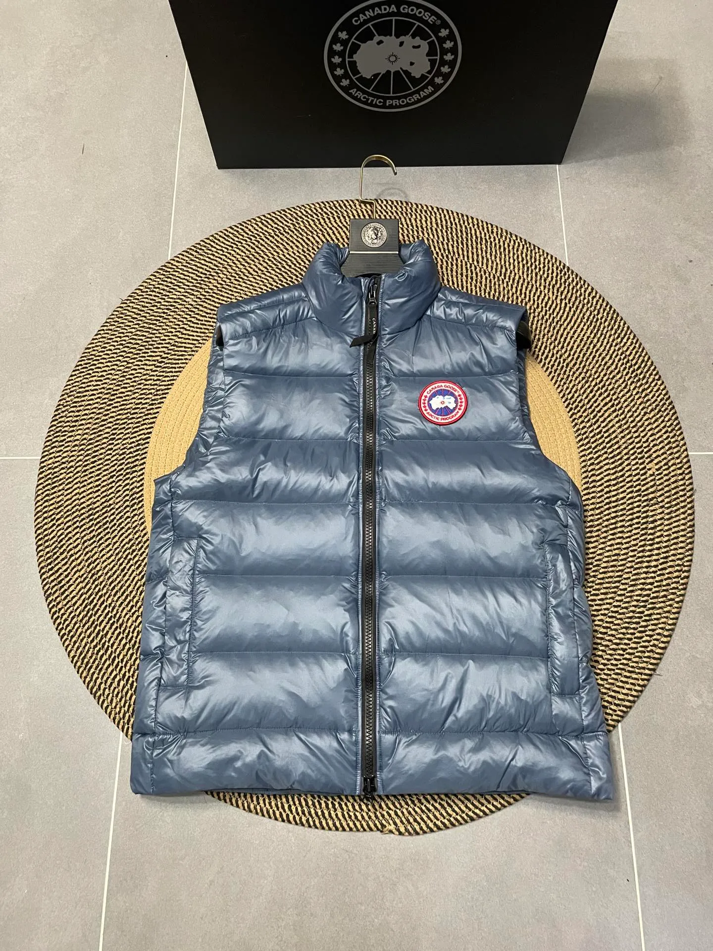 P560 Canadian brand CanadaGoose men's and women's CROFTON lightweight down vest 2229M DWR water-repellent treatment WindWall windproof fabric 700 fleece filling original mold opening details one to one production The upper body effect is stunning Exclusively available on the Xiaohongshu purchasing platform The highest version on the market Size: XS S M L XL XXL